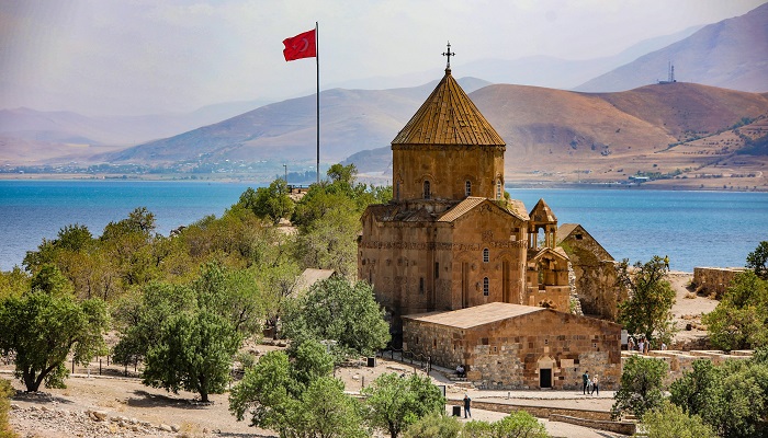 کلیسای صلیب مقدس وان