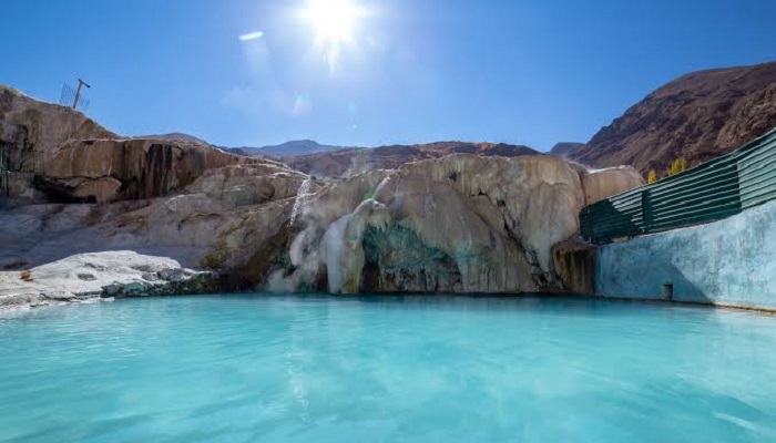 چشمه آب گرم چشمه